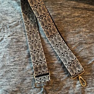 Stylish Black and White Crossbody Bag Strap